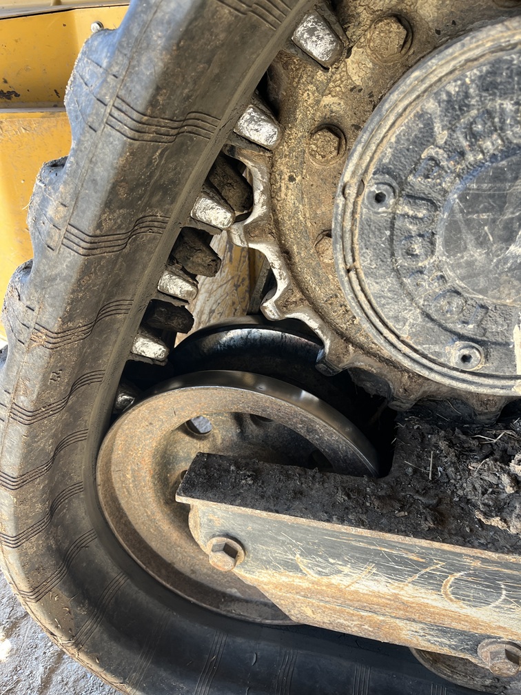 2016 DEERE 323 E - view 15 of 22