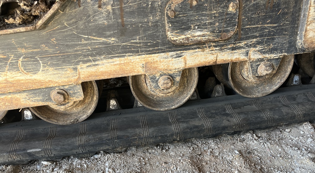 2016 DEERE 323 E - Image 17