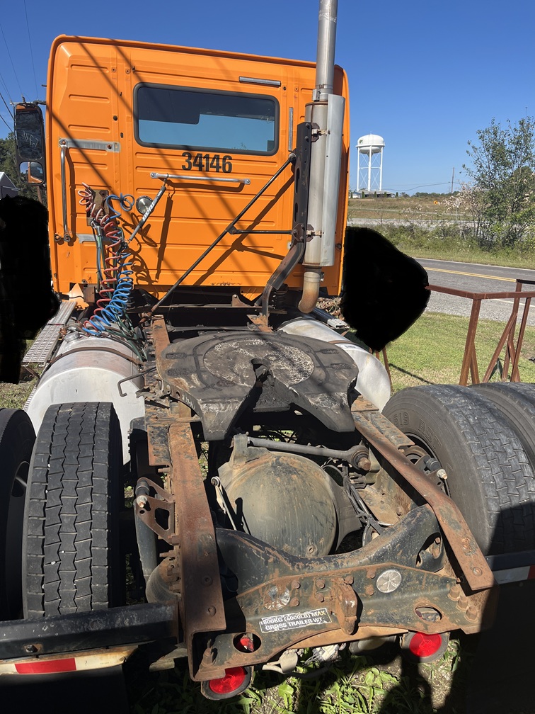 2004 VOLVO VNM-200 - Image 6