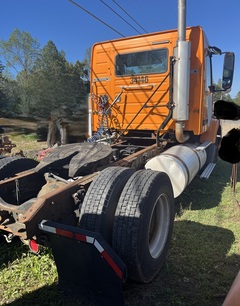 2004 VOLVO VNM-200 - Image 7