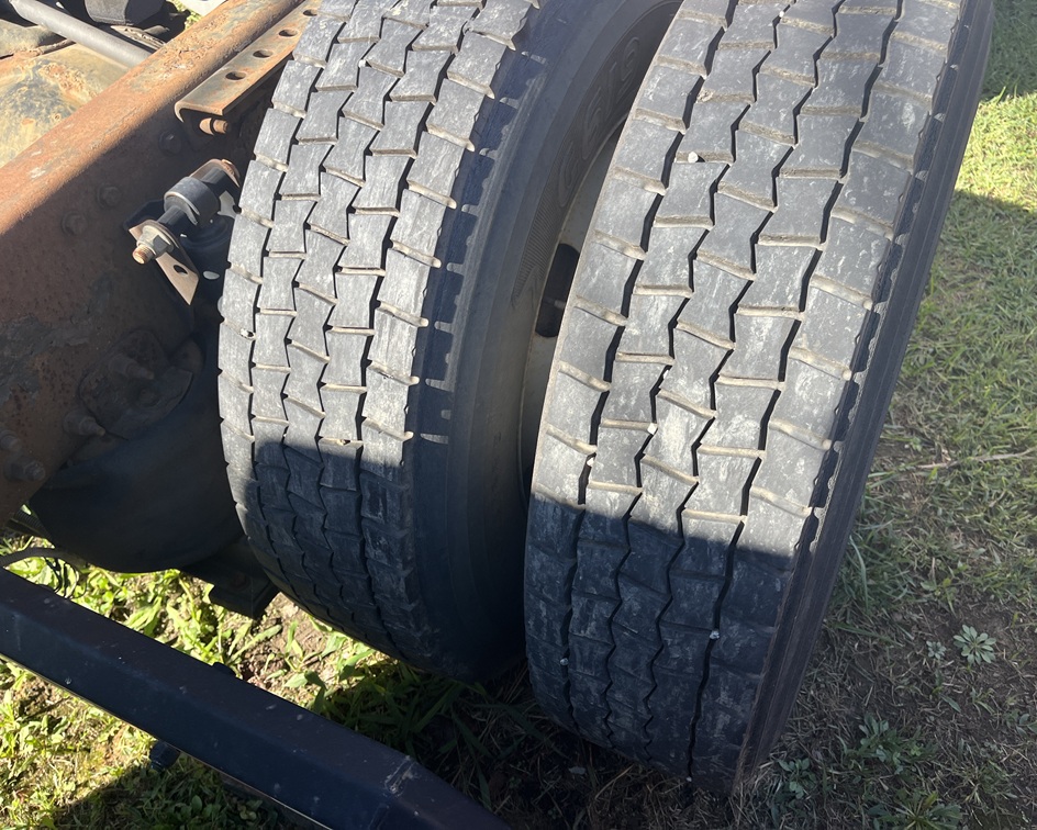 2004 VOLVO VNM-200 - view 17 of 18