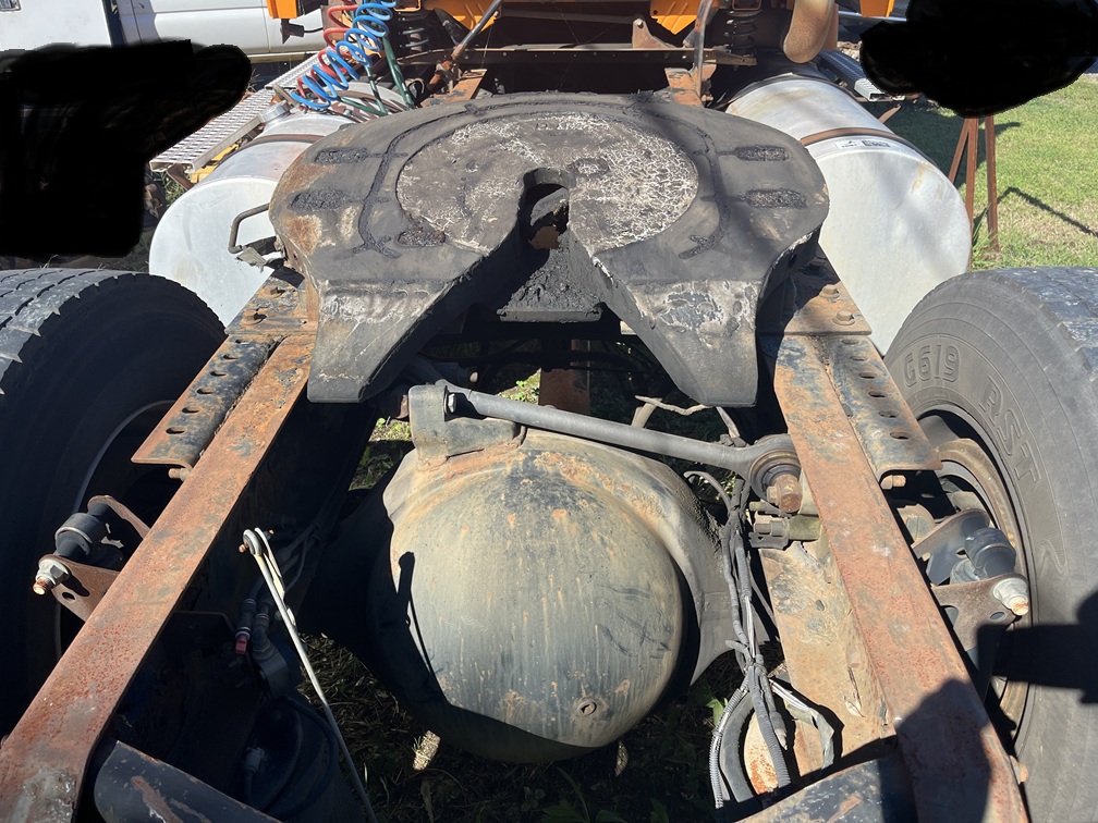 2004 VOLVO VNM-200 - view 15 of 18