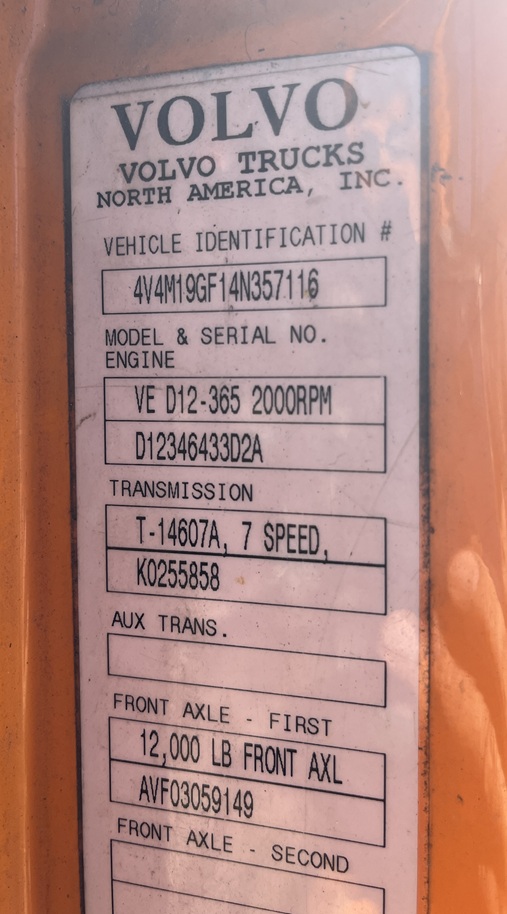 2004 VOLVO VNM-200 - Image 9