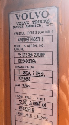 2004 VOLVO VNM-200 - Image 9